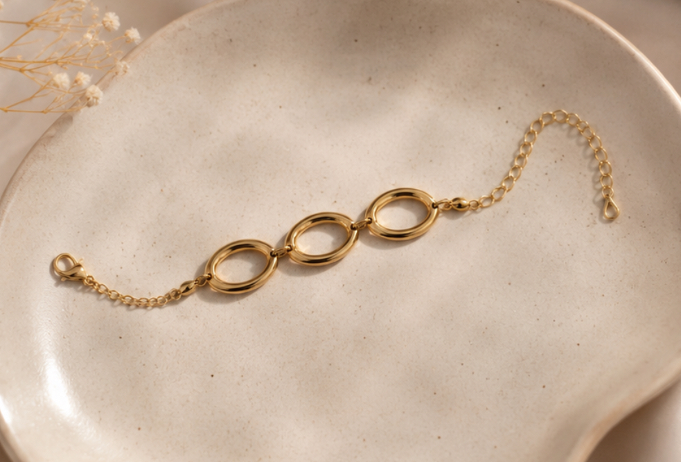 Gold oval link bracelet